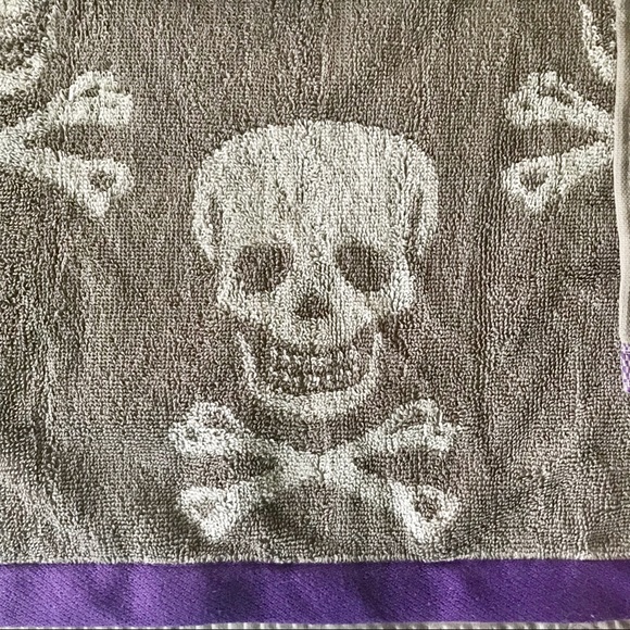 Betsey Johnson 3 Towels Skelator Skull Purple Set - Picture 3 of 6